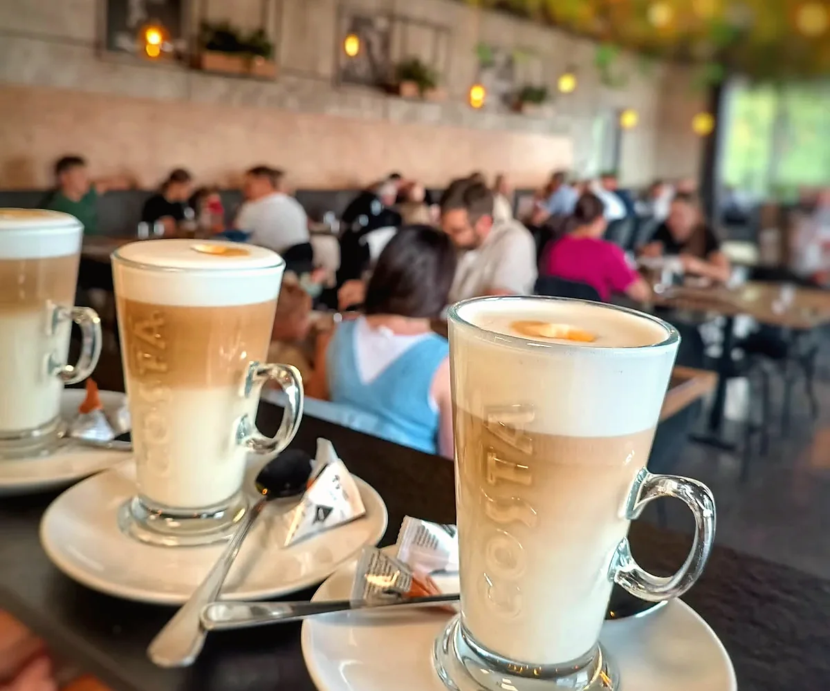 Kawa i sala restauracji Czarny Piec